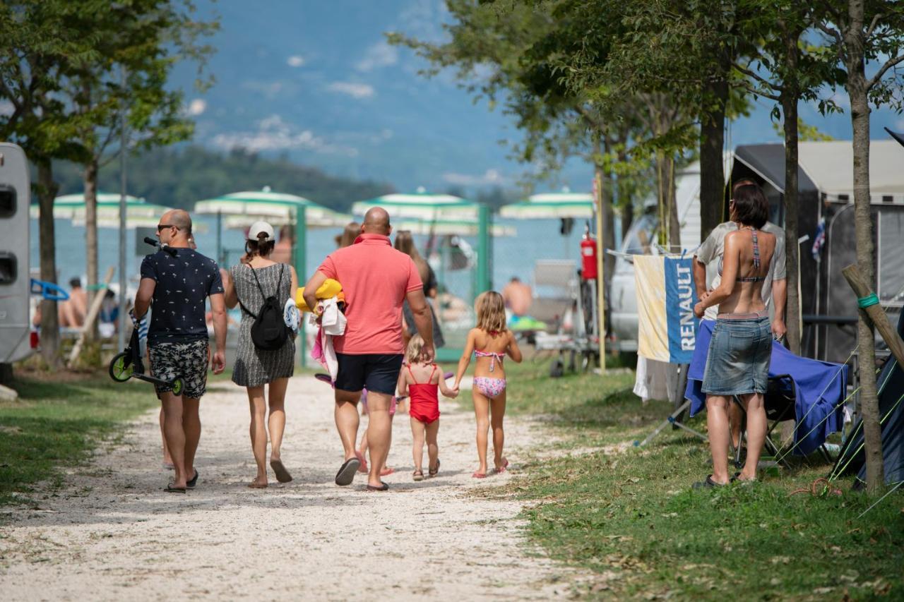 Camping Baia Verde Manerba del Garda Esterno foto